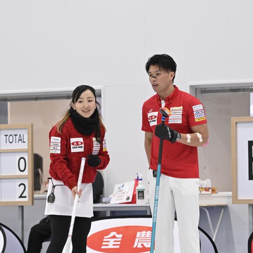 山田・田辺組との対戦で言葉を交わす藤沢（左）山口組（C）JCA IDE