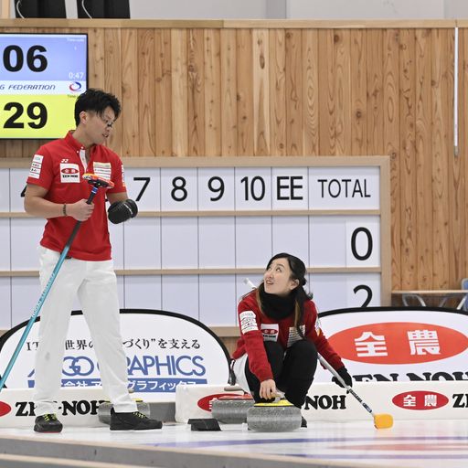 山田・田辺組との対戦で言葉を交わす山口（左）藤沢組（C）JCA IDE