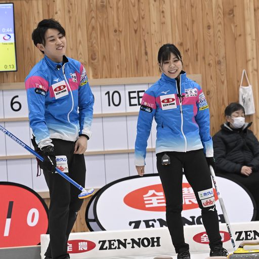 チーム北村との対戦で笑顔を見せる松村雄（左）吉田夕組（C）JCA IDE（2023年2月24日撮影）