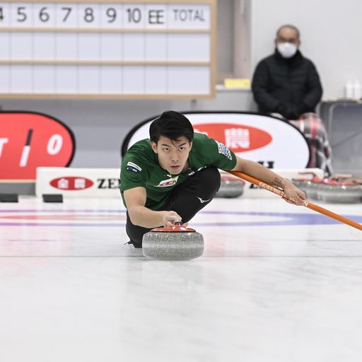 小穴・青木組との決勝でデリバリーをする谷田（C）JCA IDE