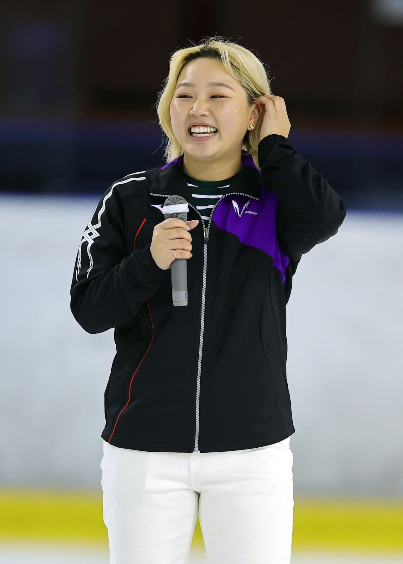 明法オンアイスであいさつする樋口新葉（撮影・野上伸悟）