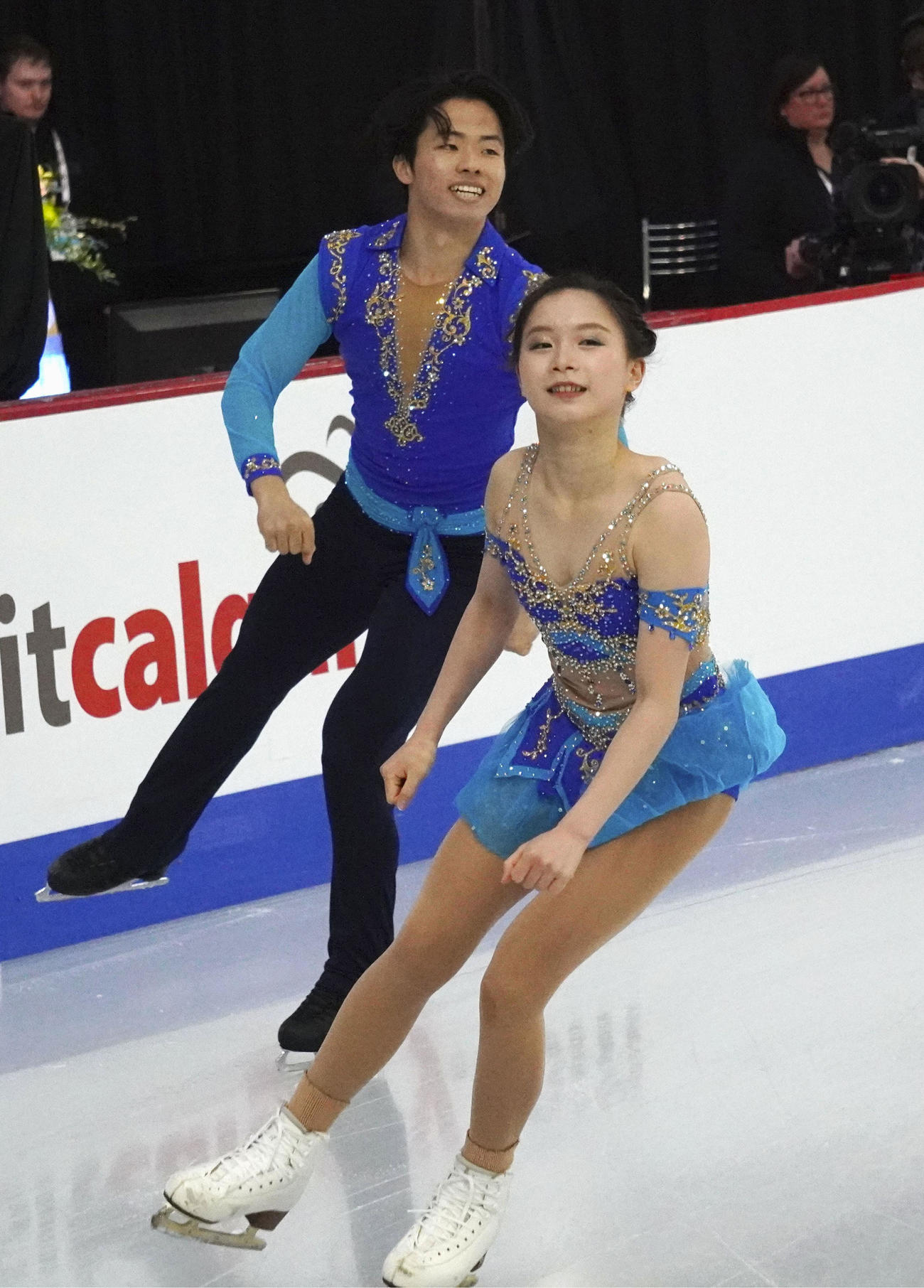 ペアSPで6位につけた村上遥奈（手前）、森口澄士組（共同）