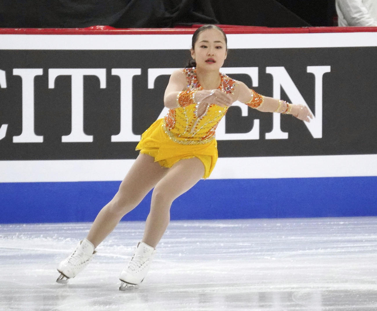 女子SPで首位に立った島田麻央（共同）