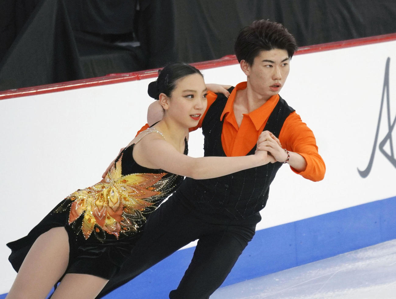 アイスダンスRDで18位だった来田奈央（左）、森田真沙也組（共同）