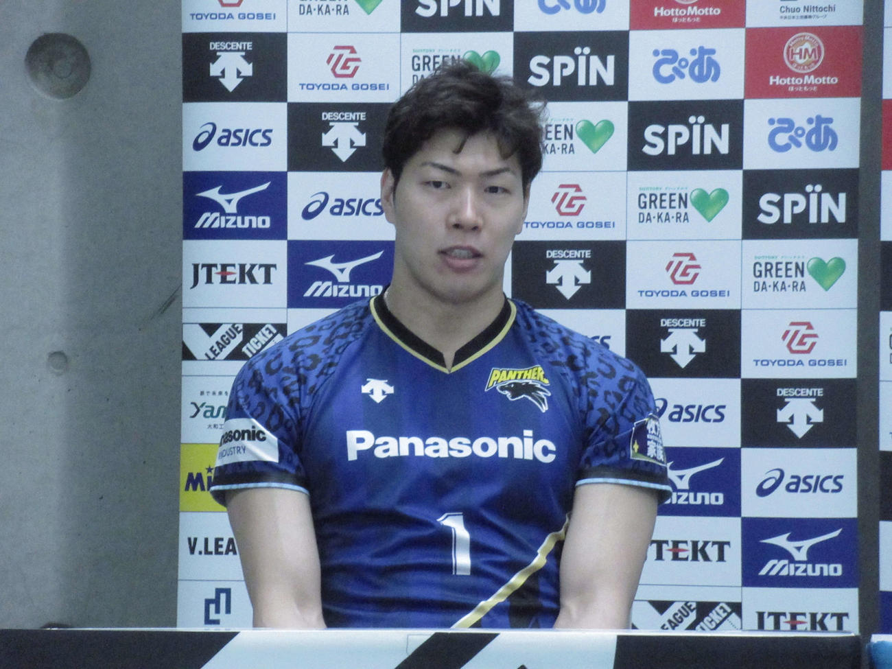 試合後の取材に臨むV1パナソニックの清水