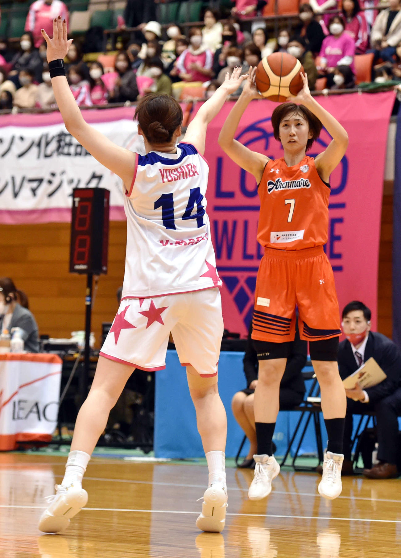 第4Q、3点シュートを打つ北川