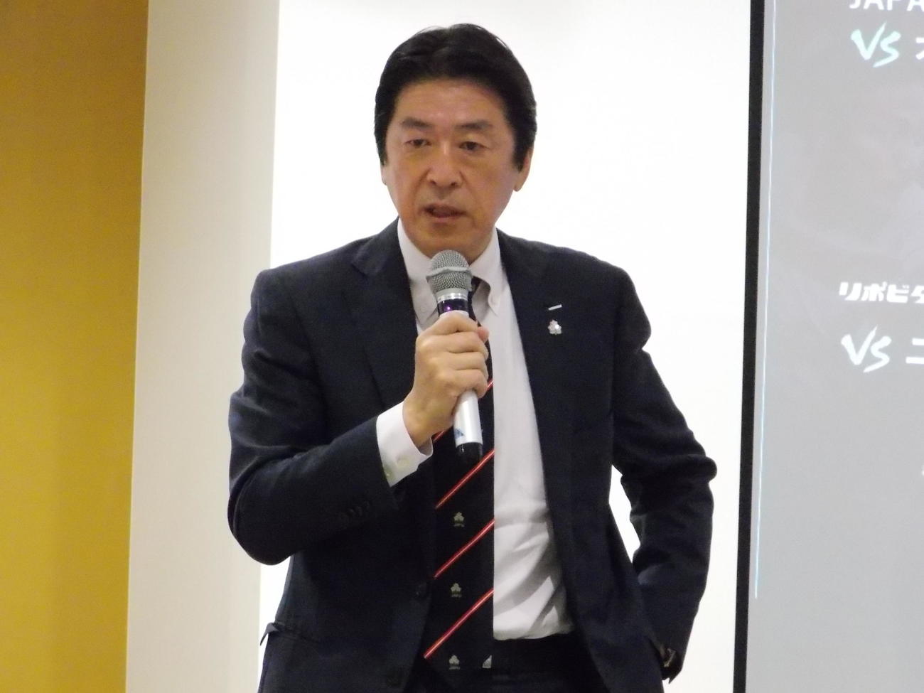 23年ラグビー日本代表活動会見で説明する日本協会の土田雅人会長（撮影・松本航）