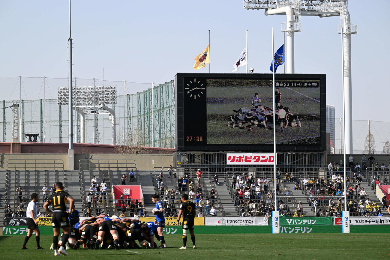 東京SG対埼玉　半旗が掲げられた秩父宮ラグビー場（撮影・滝沢徹郎）