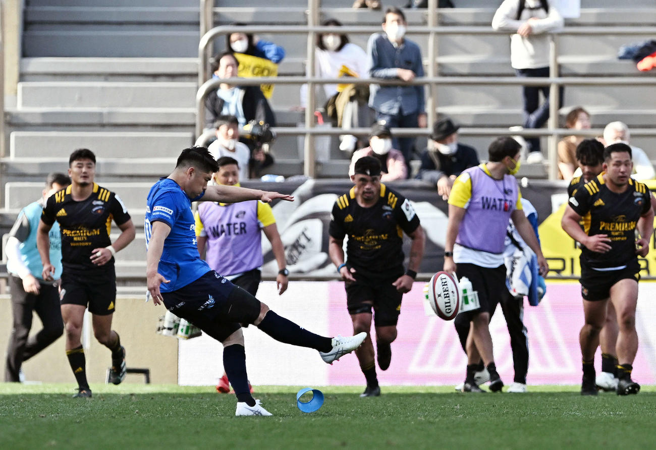 東京SG対埼玉　後半、ゴールを決める埼玉SO松田（撮影・滝沢徹郎）