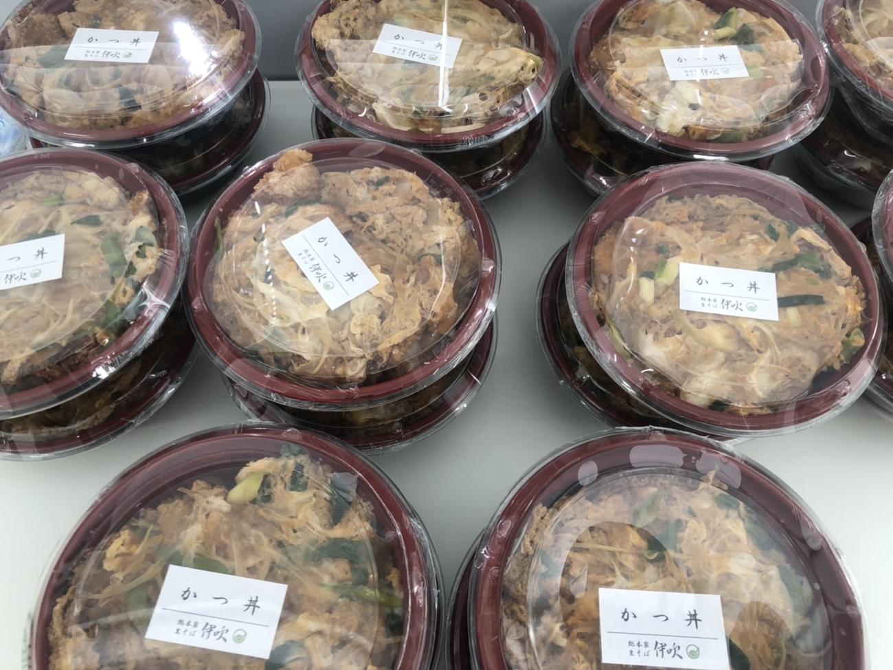 開幕から続く連敗脱出へ花園近鉄ライナーズが報道陣に差し入れしたカツ丼