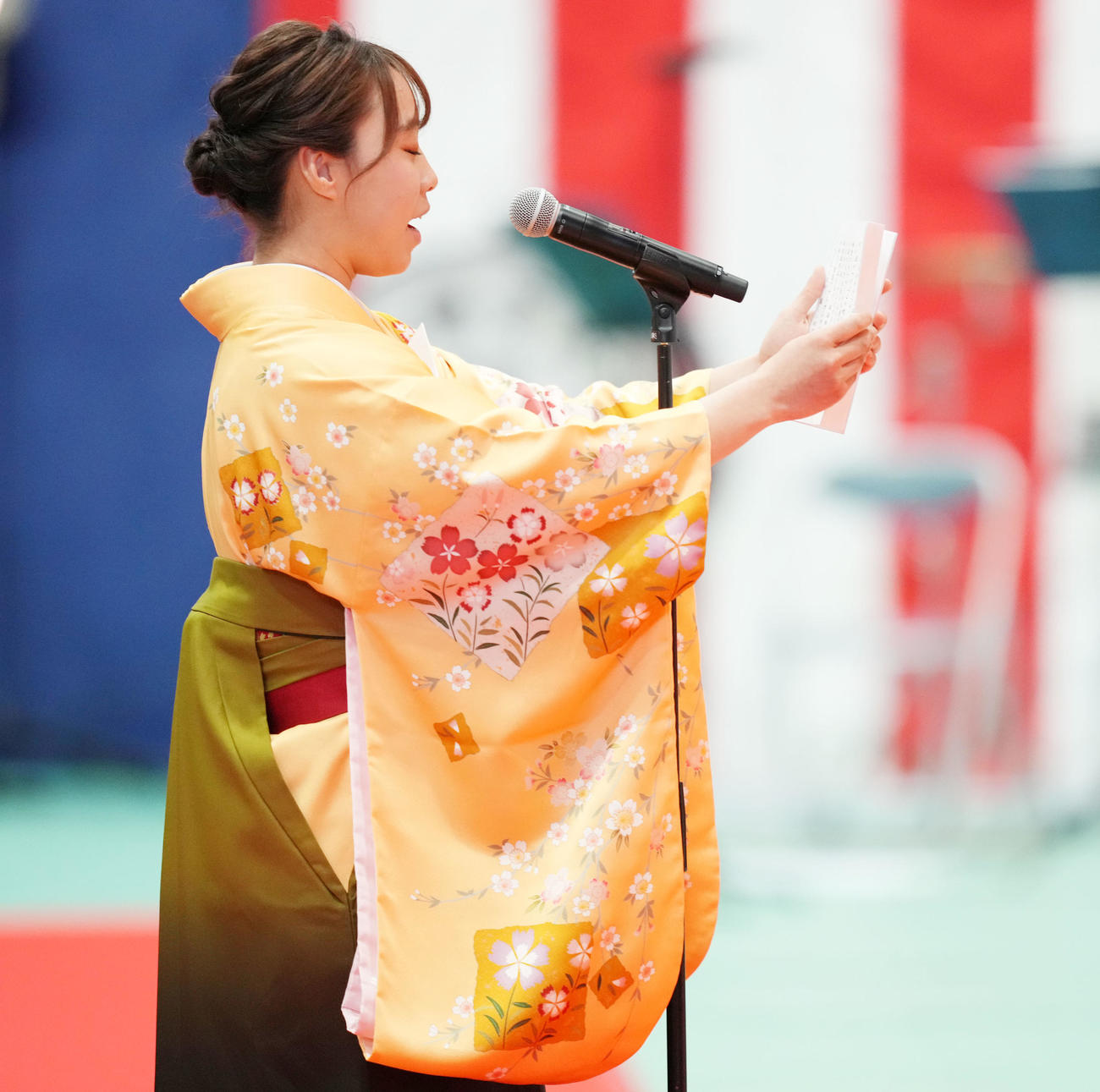 日体大卒業式で卒業生代表あいさつをする入江（撮影・横山健太）