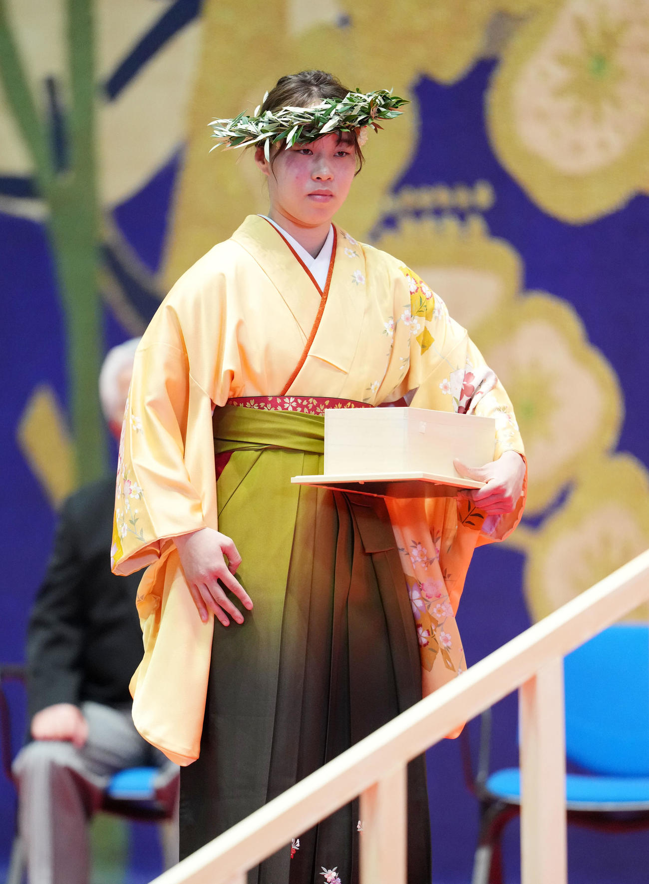 日体大卒業式で表彰される入江（撮影・横山健太）