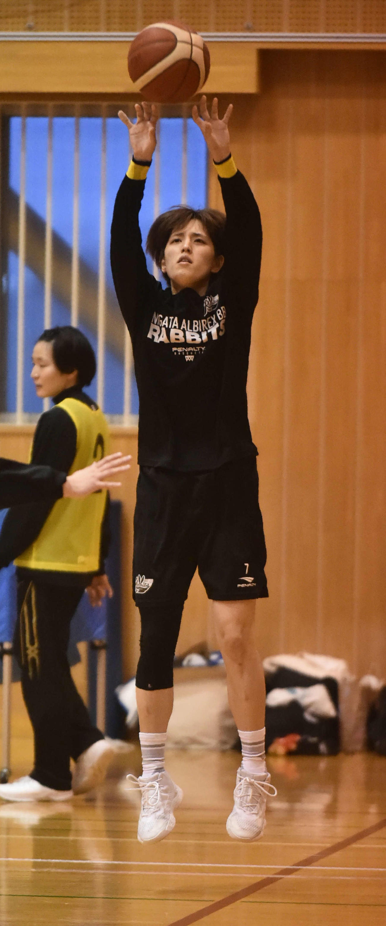 練習で3点シュートを放つ北川直美