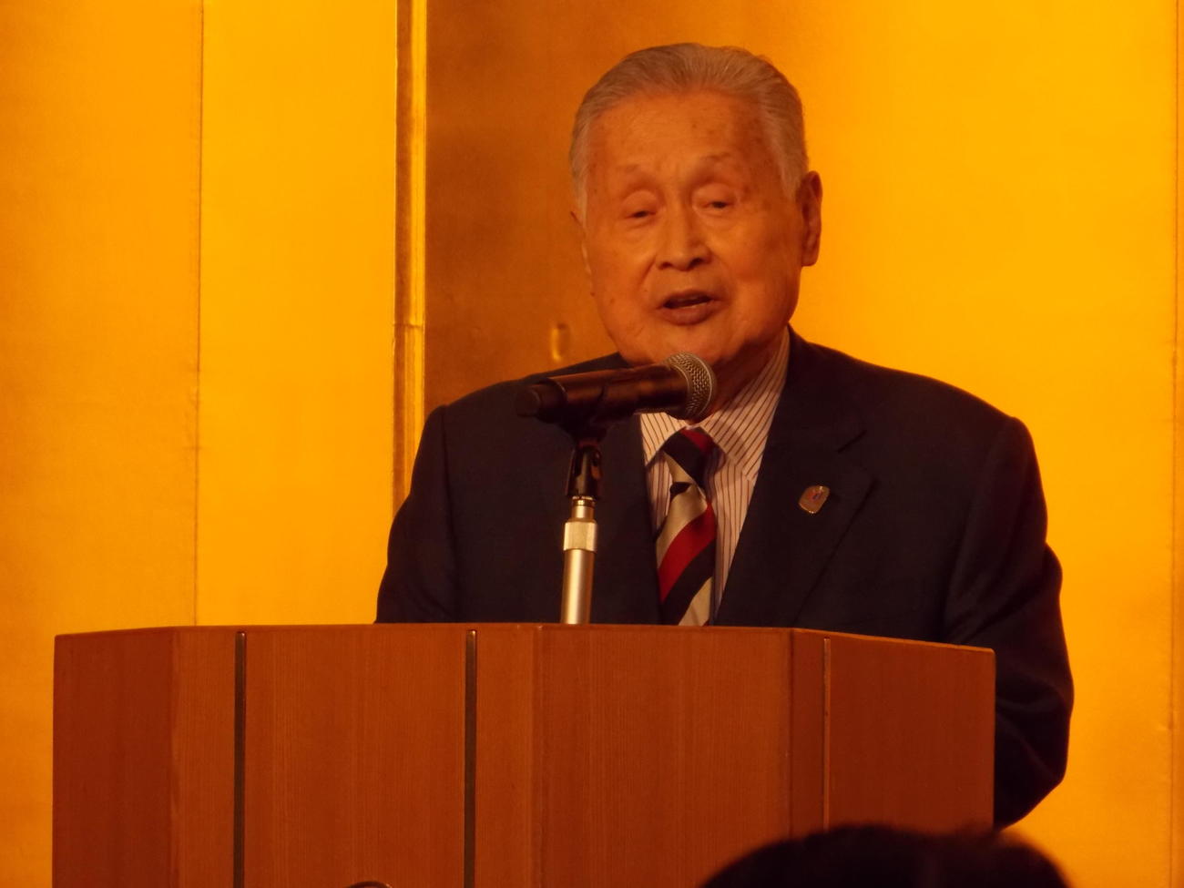 坂田好弘氏のニュージーランド・メリット勲章受章記念祝賀会で祝辞を述べる森喜朗氏（撮影・松本航）