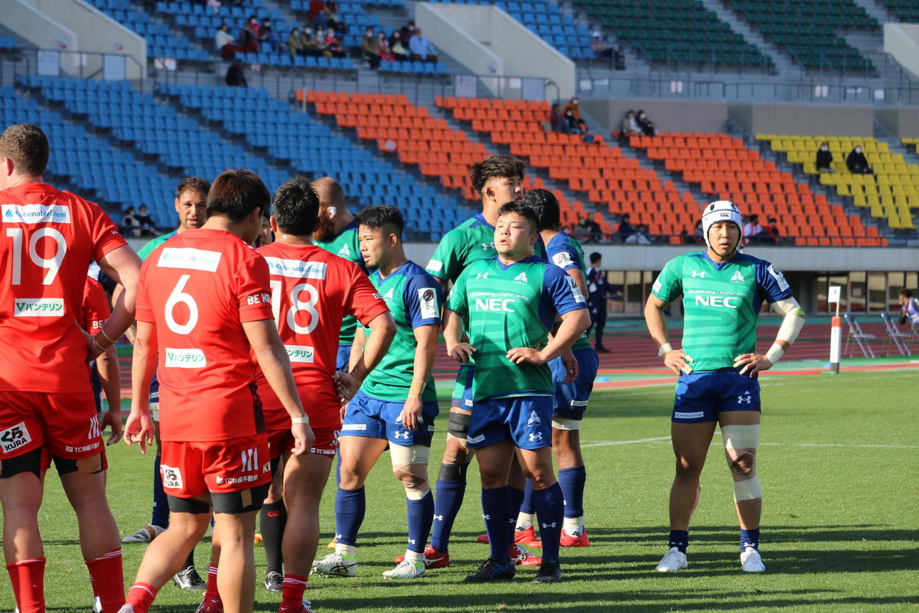 途中出場した東葛のプロップ山本耕生（中央）