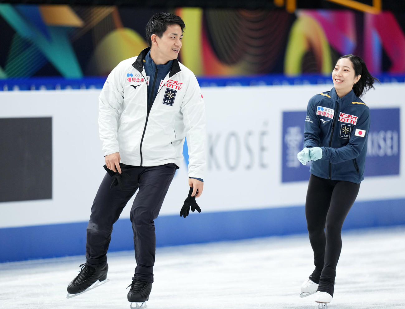練習へ向かう「りくりゅう」三浦（左）木原組（撮影・横山健太）