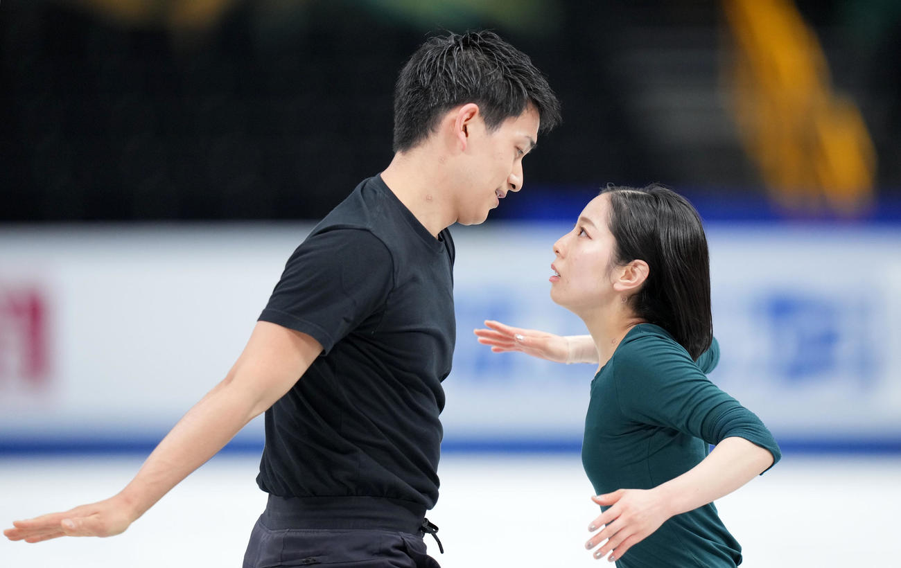 練習に臨む「りくりゅう」三浦（右）木原組（撮影・横山健太）