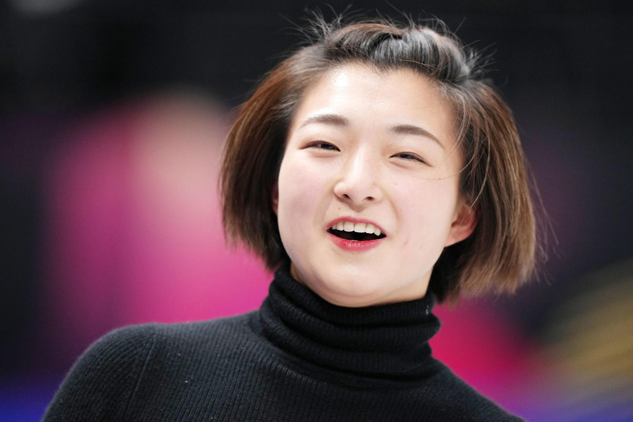 練習で笑顔を見せる坂本（撮影・横山健太）