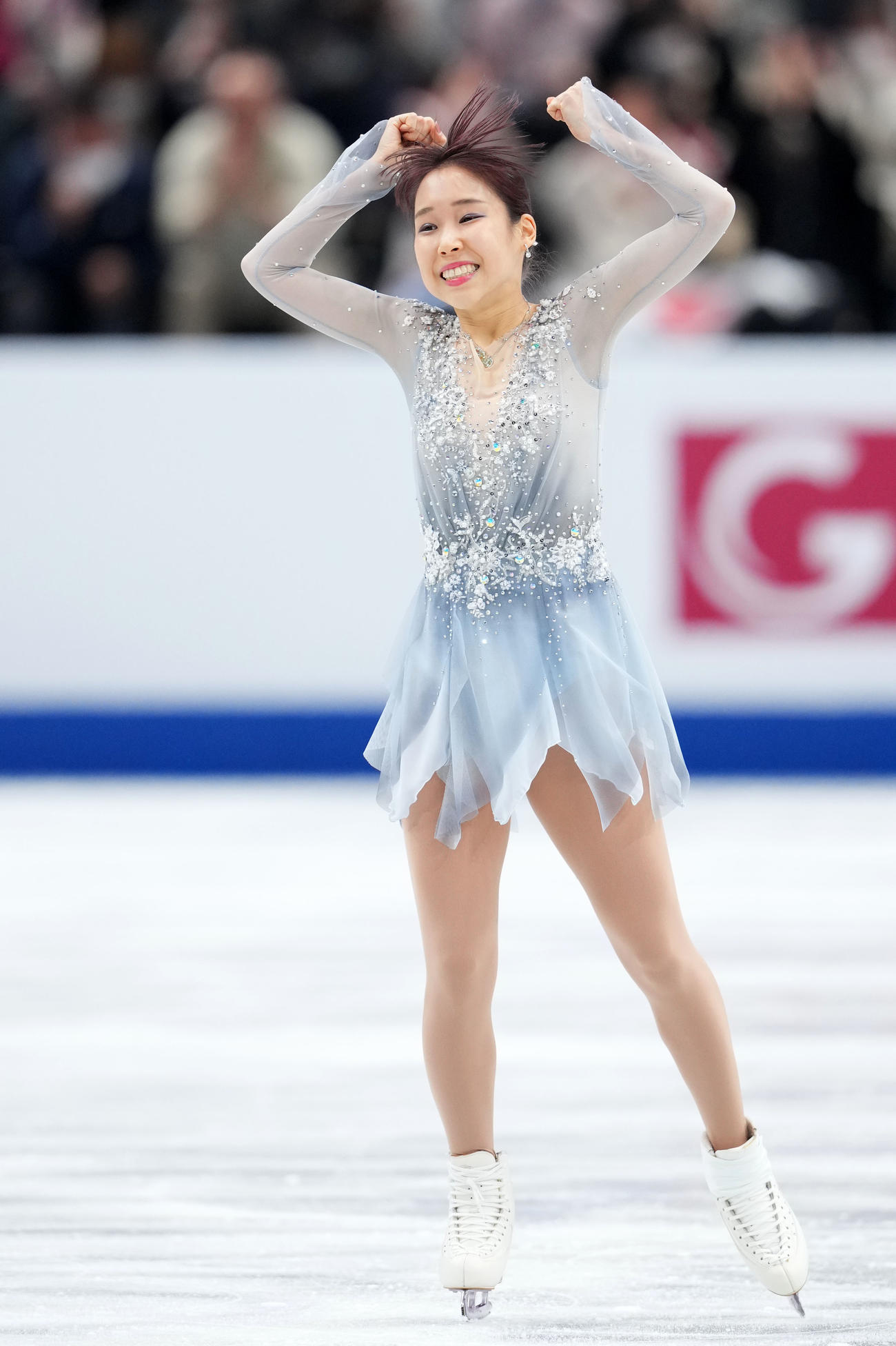 女子SPでの演技を終えガッツポーズする三原（撮影・横山健太）