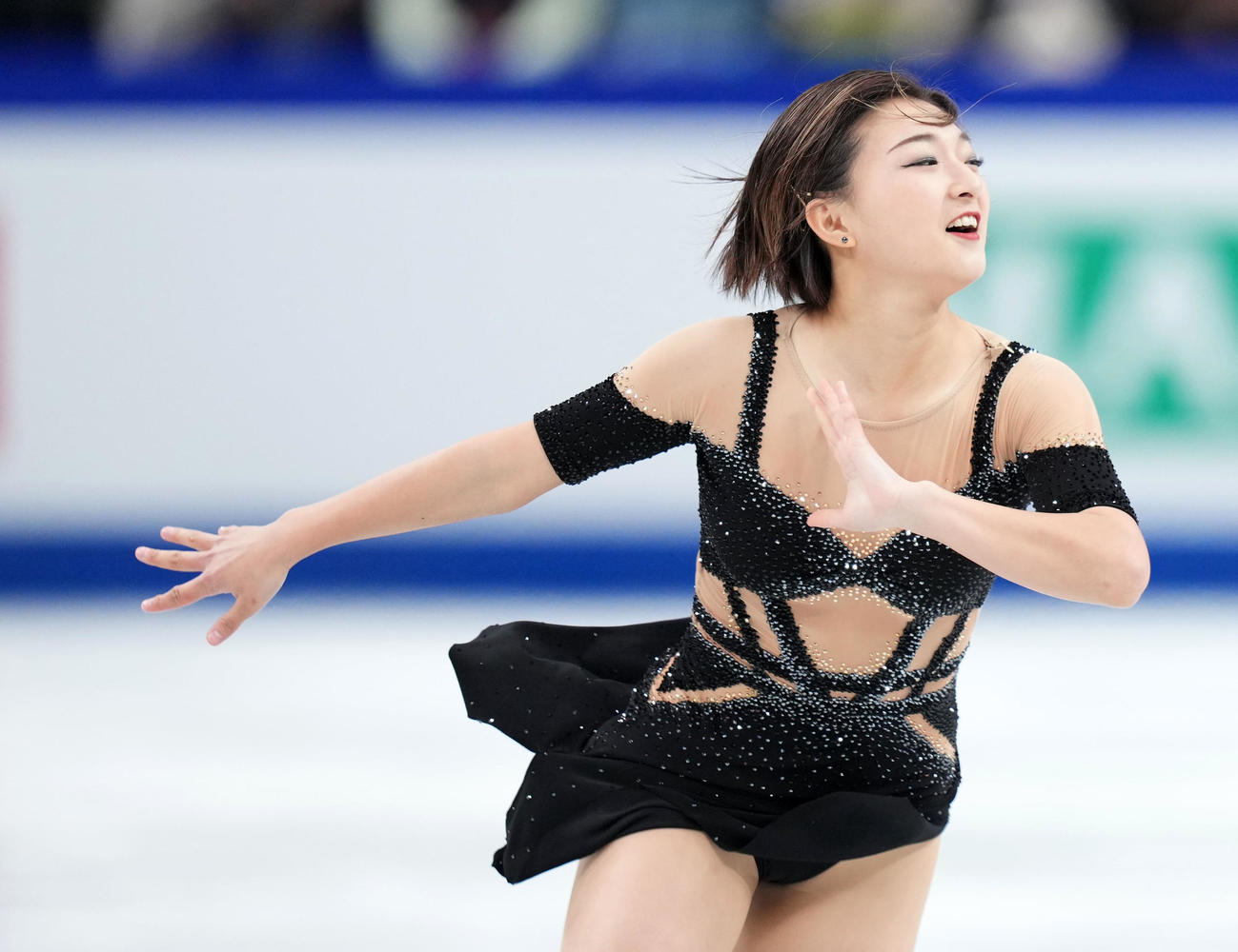 女子SPで演技する坂本（撮影・横山健太）