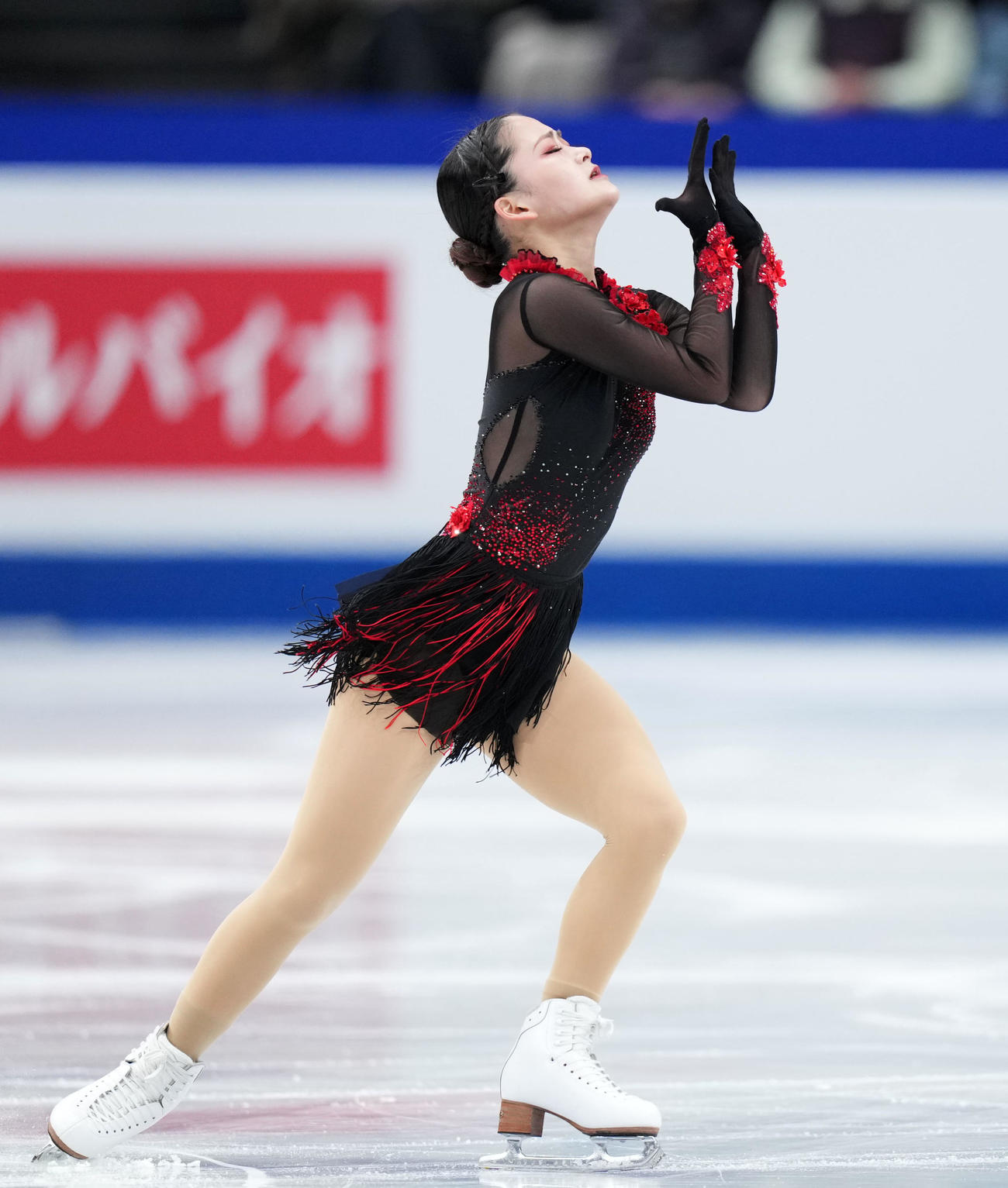 女子SPで演技する渡辺（撮影・横山健太）