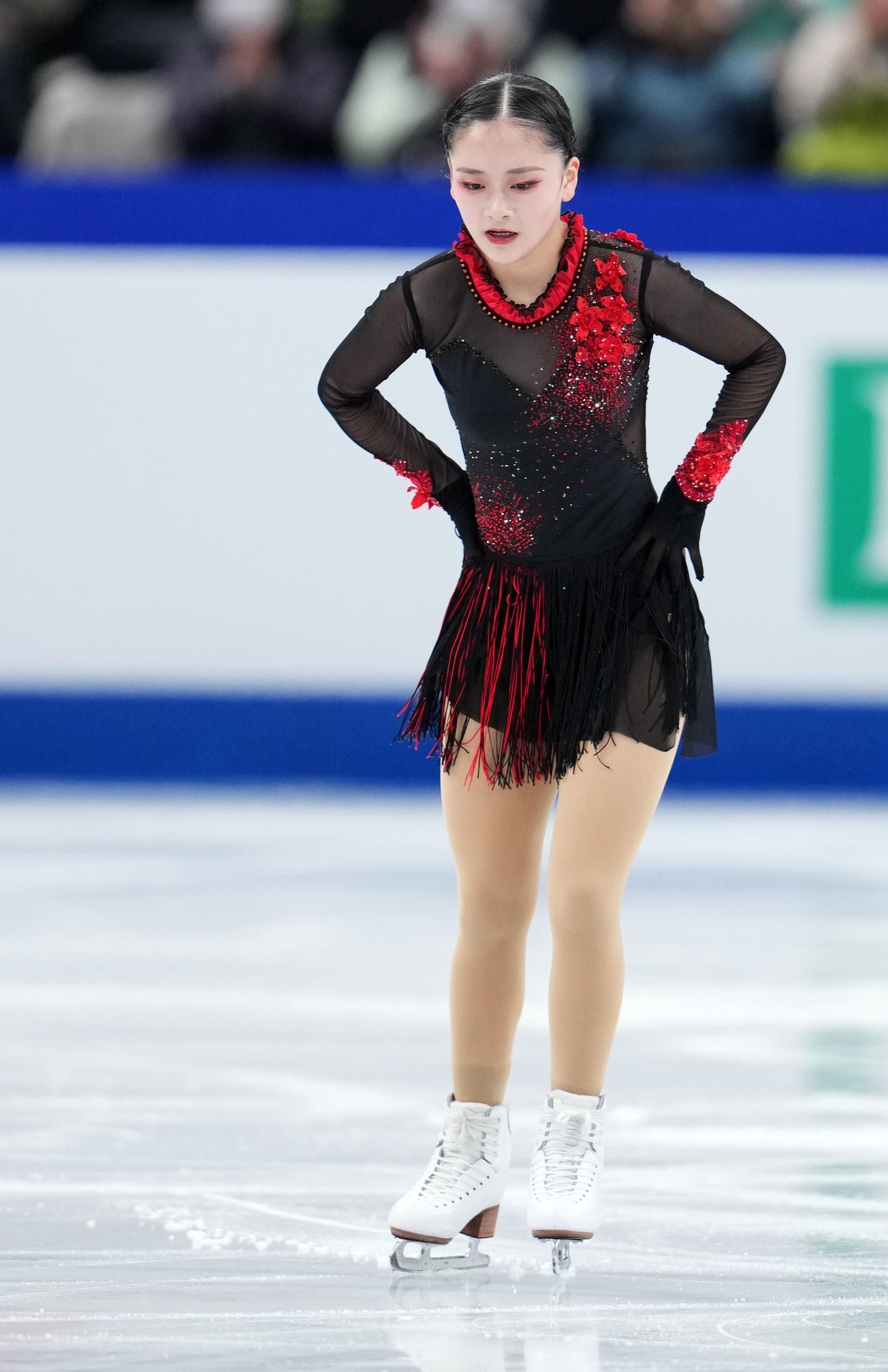 女子SPでの演技を終え悔しげな表情を浮かべる渡辺（撮影・横山健太）