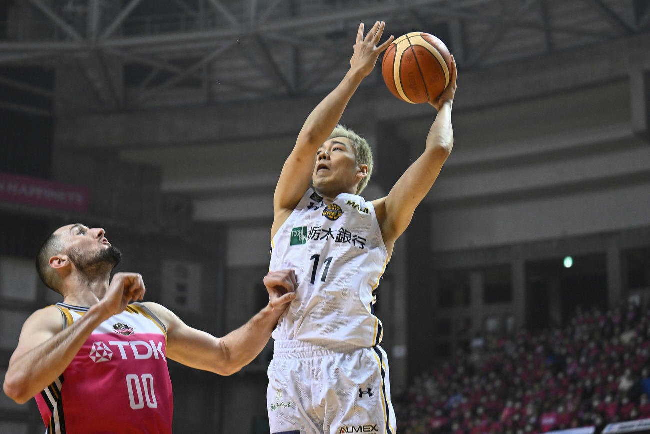 秋田対宇都宮　今季2度目の2けた11得点と活躍した宇都宮荒谷（C）B.LEAGUE