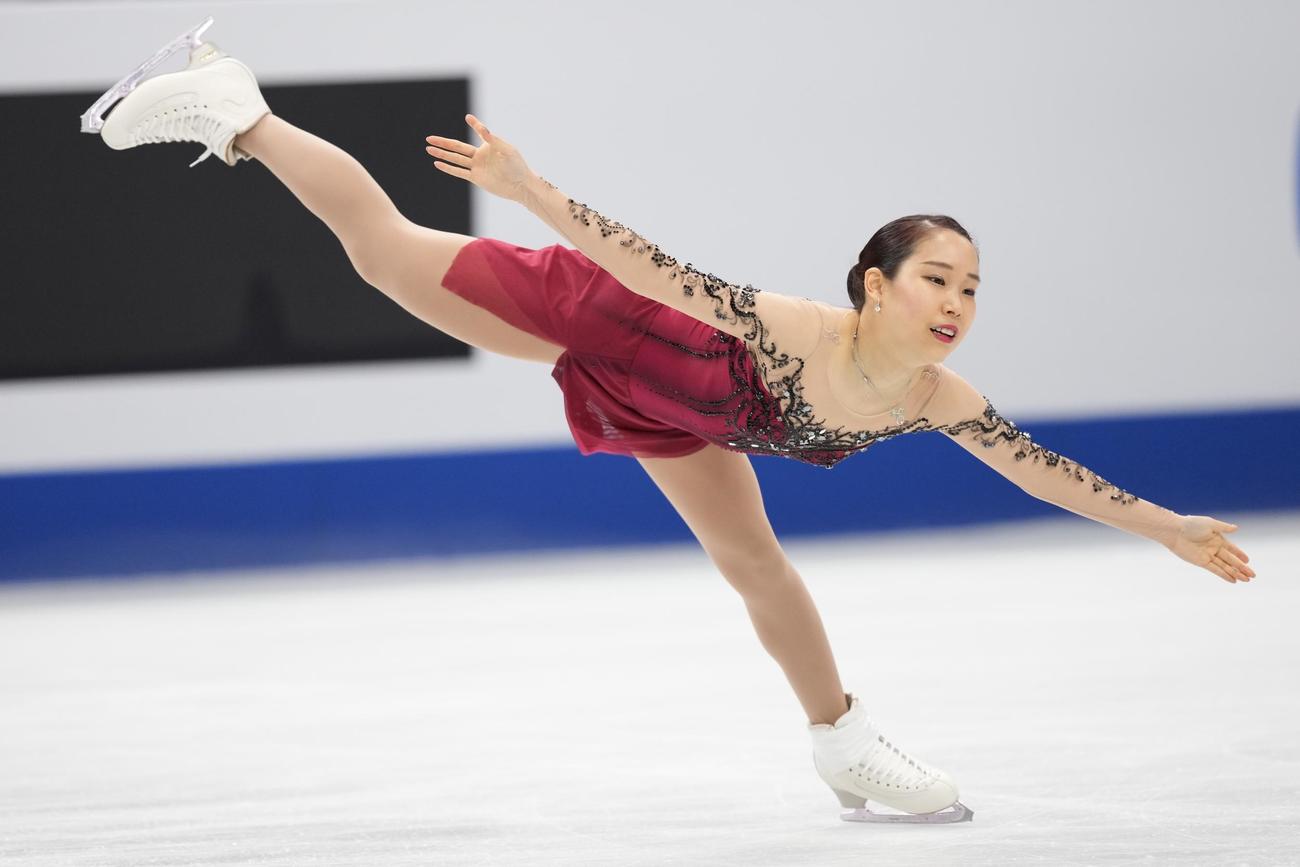 女子フリーで演技する三原（AP）