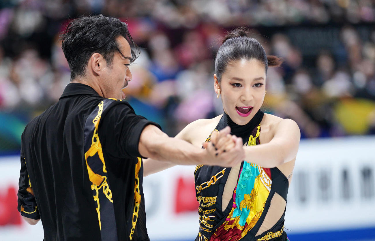 アイスダンスRDで演技する「かなだい」村元（右）高橋組（撮影・横山健太）