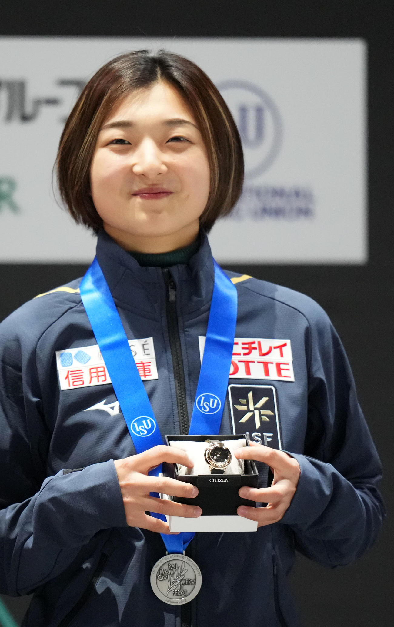 スモールメダルセレモニーに登壇し笑顔を見せる坂本坂本（撮影・横山健太）