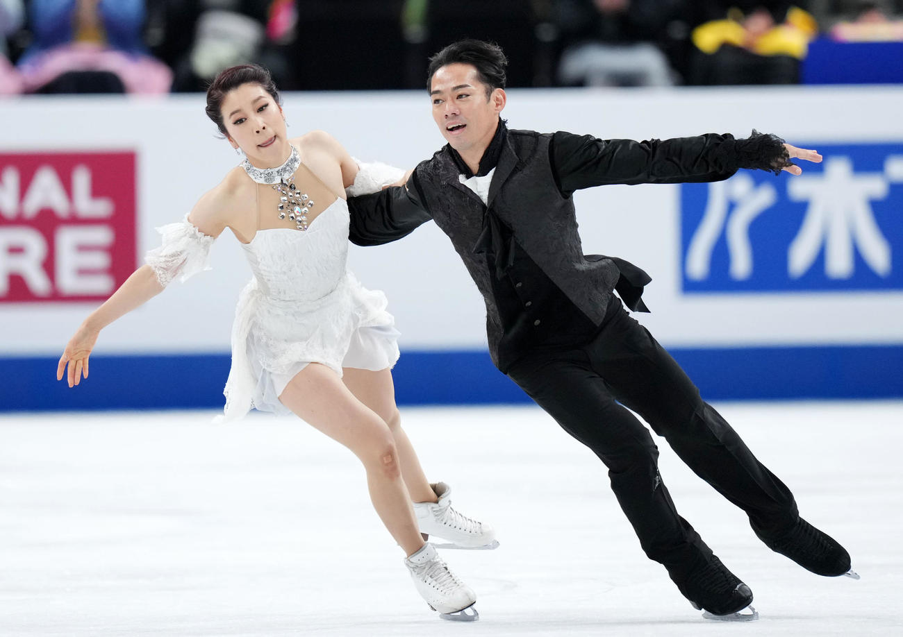 アイスダンスフリーの演技をする「かなだい」村元（左）高橋組（撮影・横山健太）