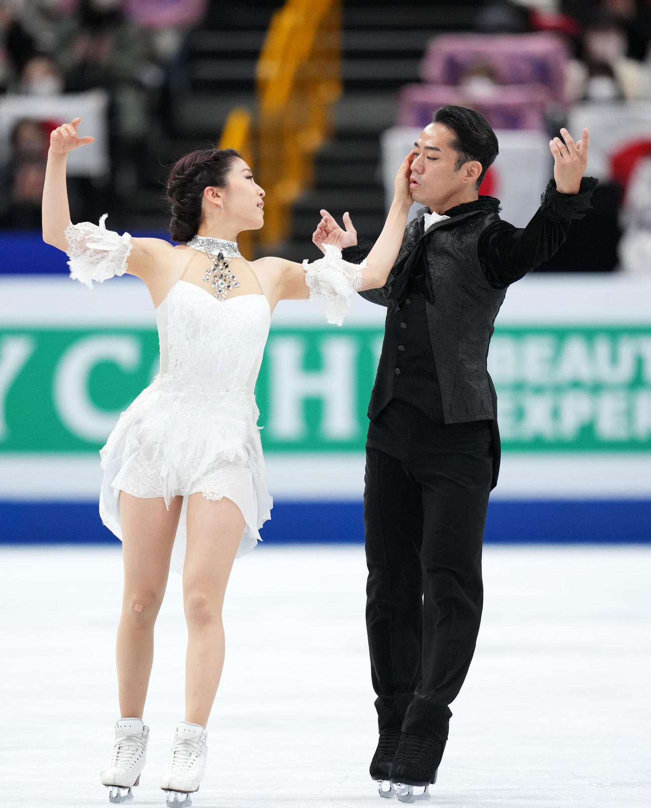 演技へ向かう「かなだい」村元（左）高橋組（撮影・横山健太）