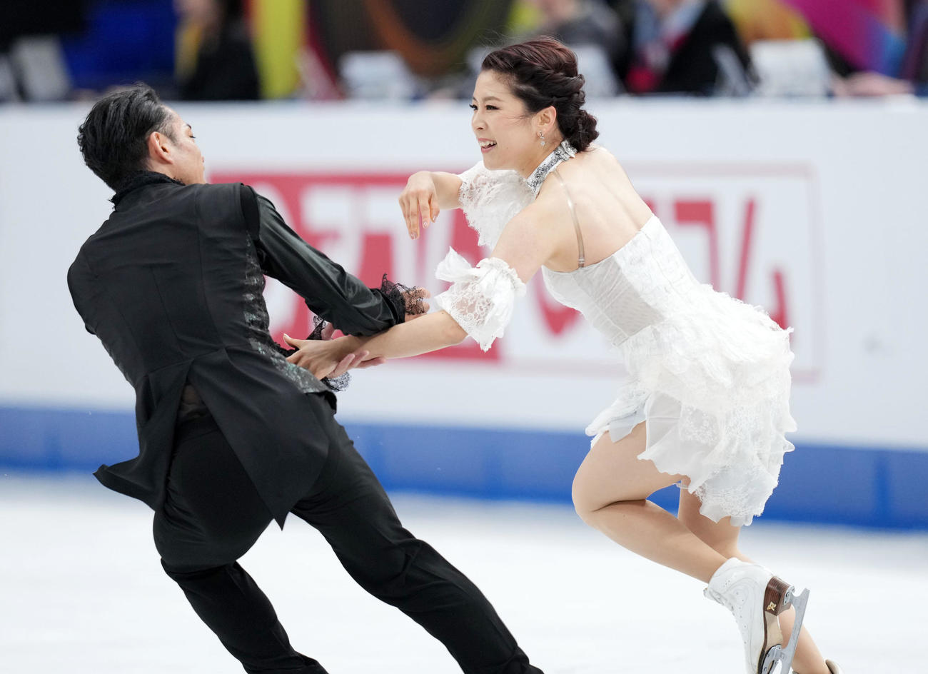アイスダンスFDの演技をする「かなだい」村元（右）高橋組（撮影・横山健太）
