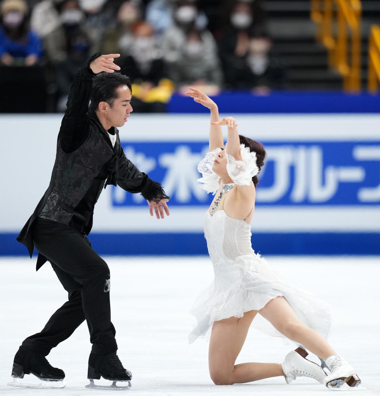 アイスダンスFDの演技をする「かなだい」村元（右）高橋組（撮影・横山健太）