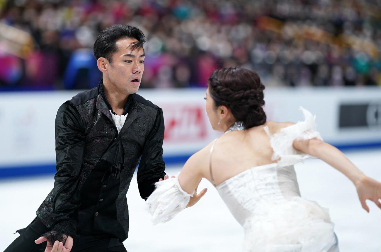 アイスダンスFDの演技をする「かなだい」村元（右）高橋組（撮影・横山健太）