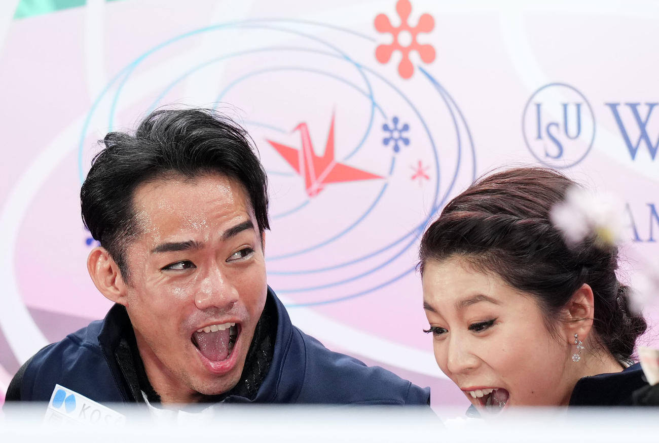 得点に驚きの表情を見せる「かなだい」村元（右）高橋組（撮影・横山健太）