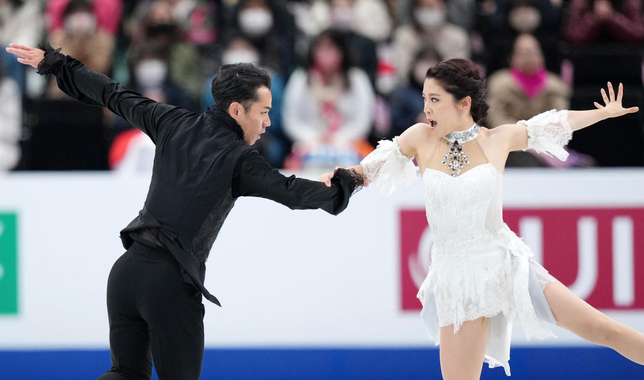 アイスダンスFDの演技をする「かなだい」村元（右）高橋組（撮影・横山健太）