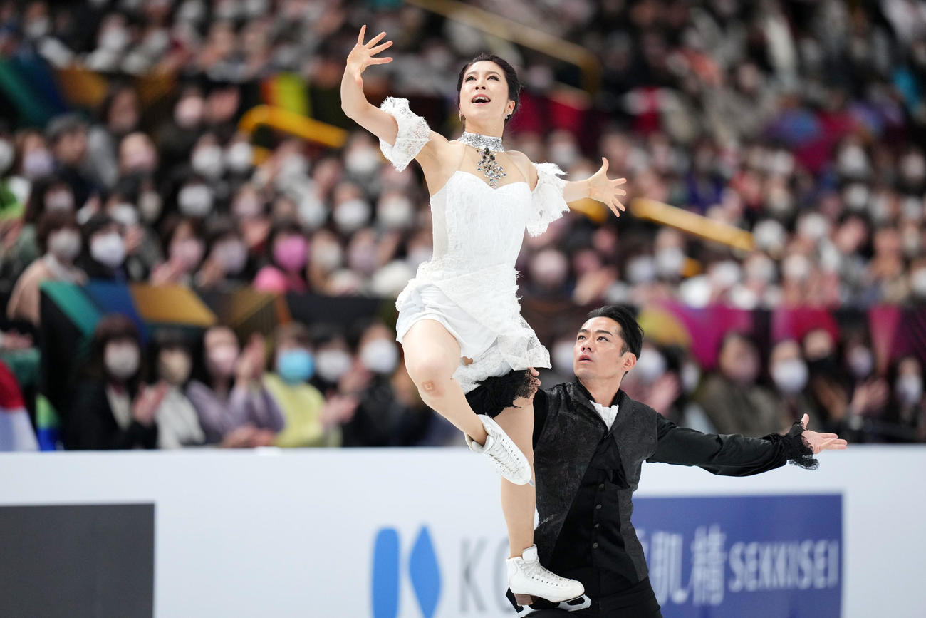アイスダンスFDの演技をする「かなだい」村元（左）高橋組（撮影・横山健太）