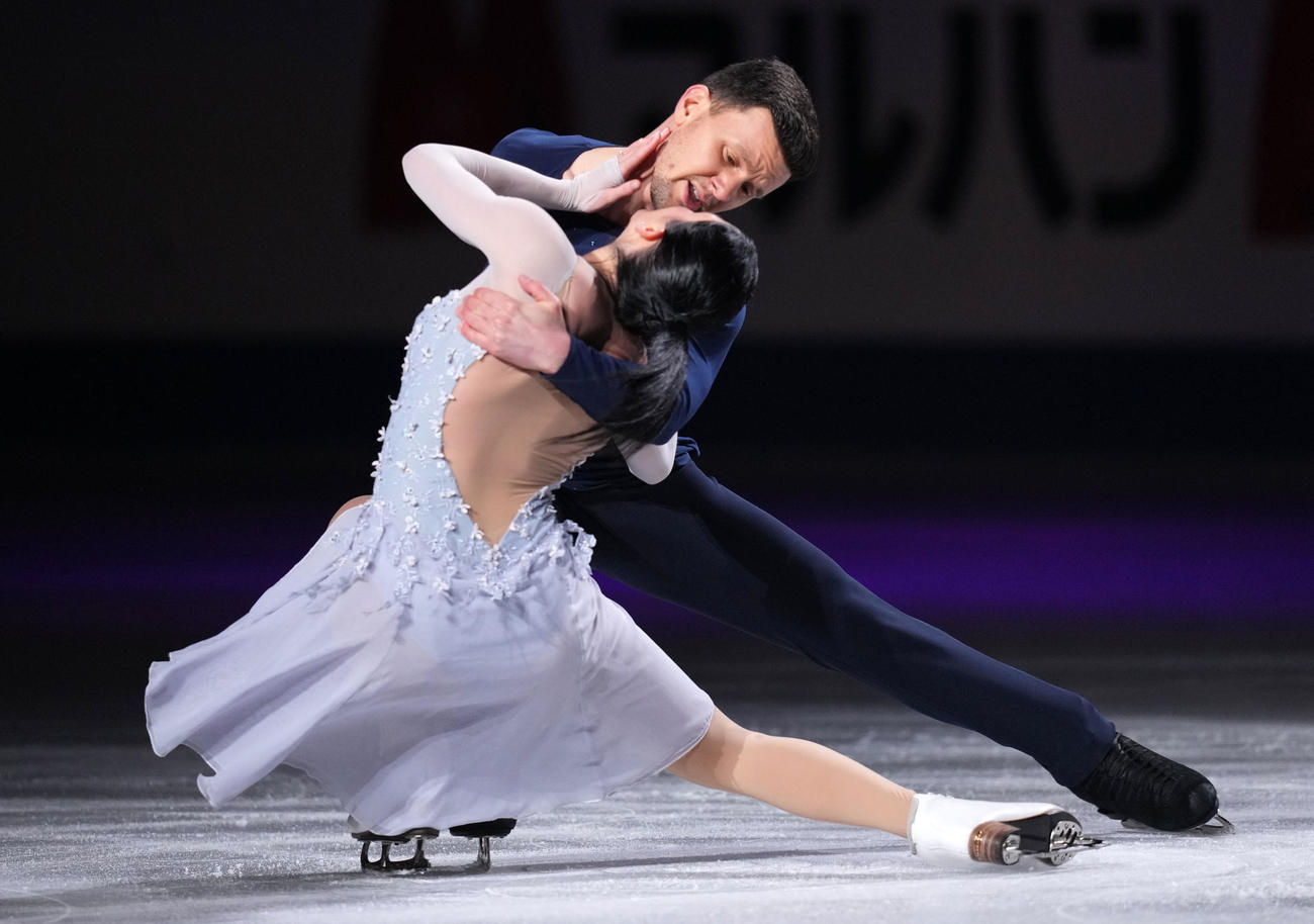 エキシビションで観客を魅了するシャルレーヌ・ギニャール（手前）マルコ・ファッブリ組（撮影・横山健太）