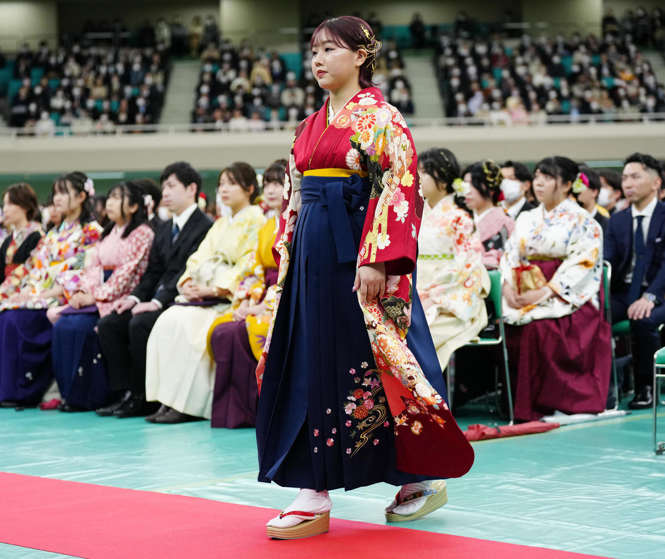 明大卒業式でスポーツ表彰を受け、登壇する樋口（撮影・江口和貴）