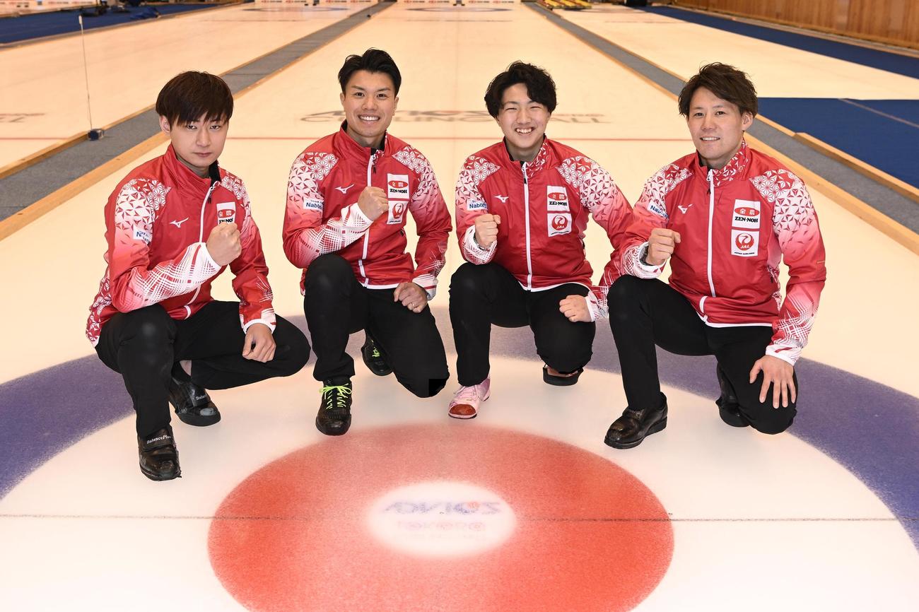 世界選手権に出場する左からカーリング男子日本代表の柳澤、山口、山本、小泉（C）JAC IDE