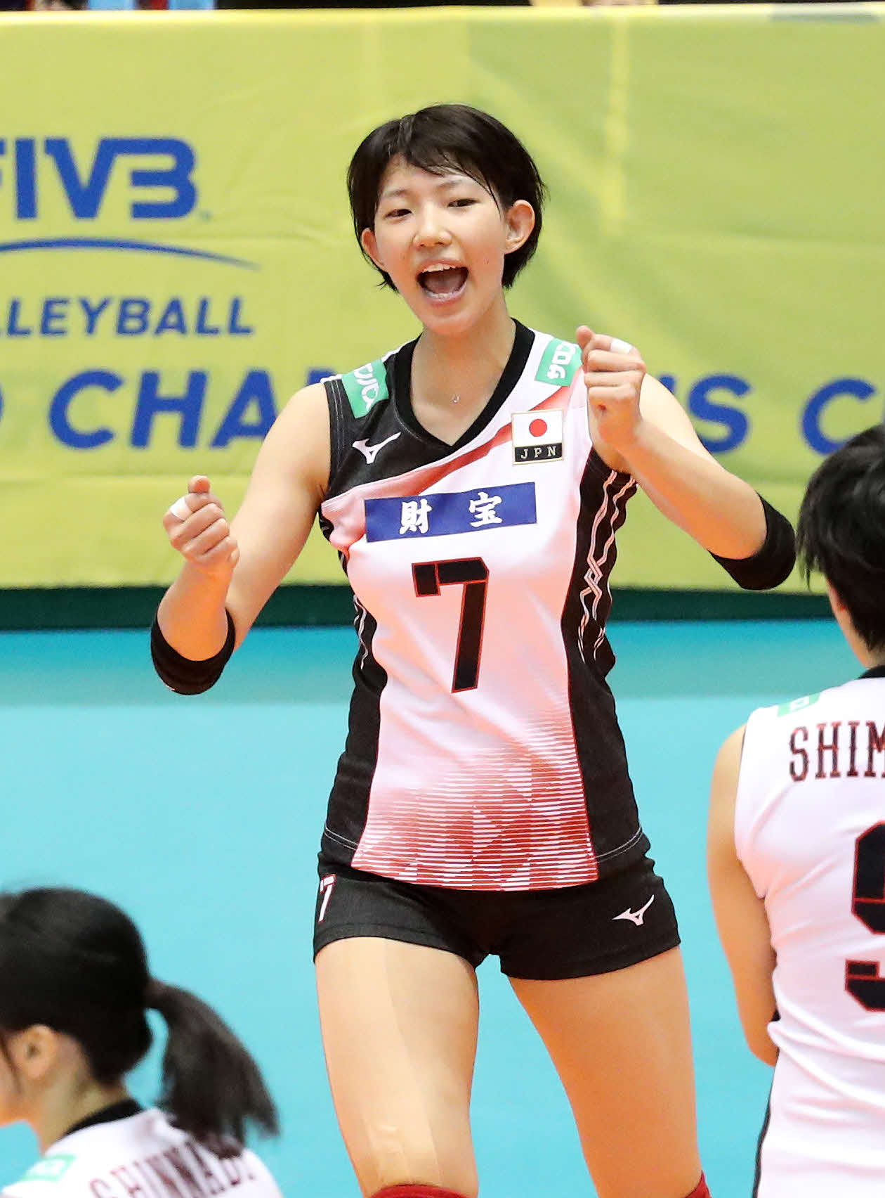 17年9月6日、日本対ロシア　第1セット、得点を奪いガッツポーズする石井優希