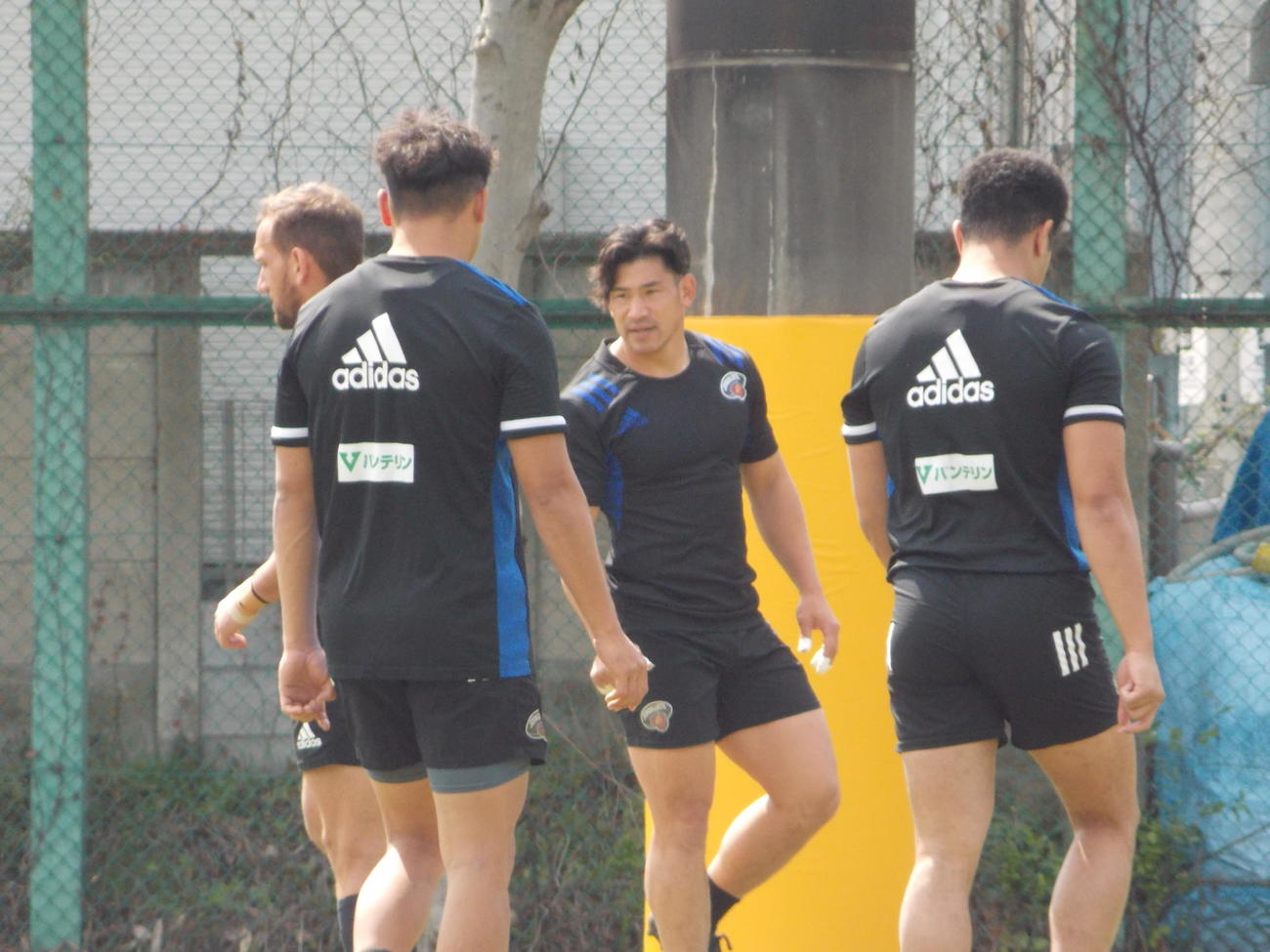 7日に神戸戦を控え、全体練習で汗を流す東京SGのCTB中村亮土（右から2人目）（撮影・松本航）