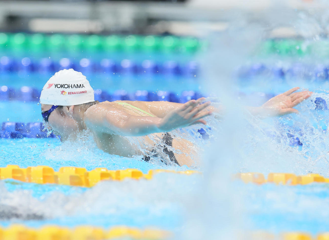 女子100メートルバタフライ決勝で力泳する池江（撮影・足立雅史）