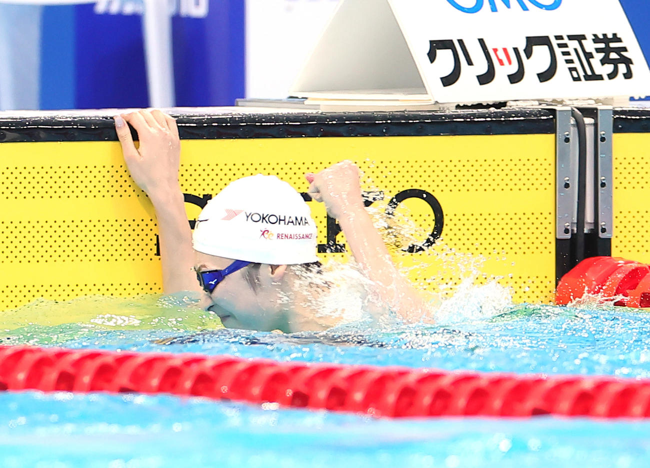 女子100メートルバタフライ決勝で優勝した池江（撮影・足立雅史）