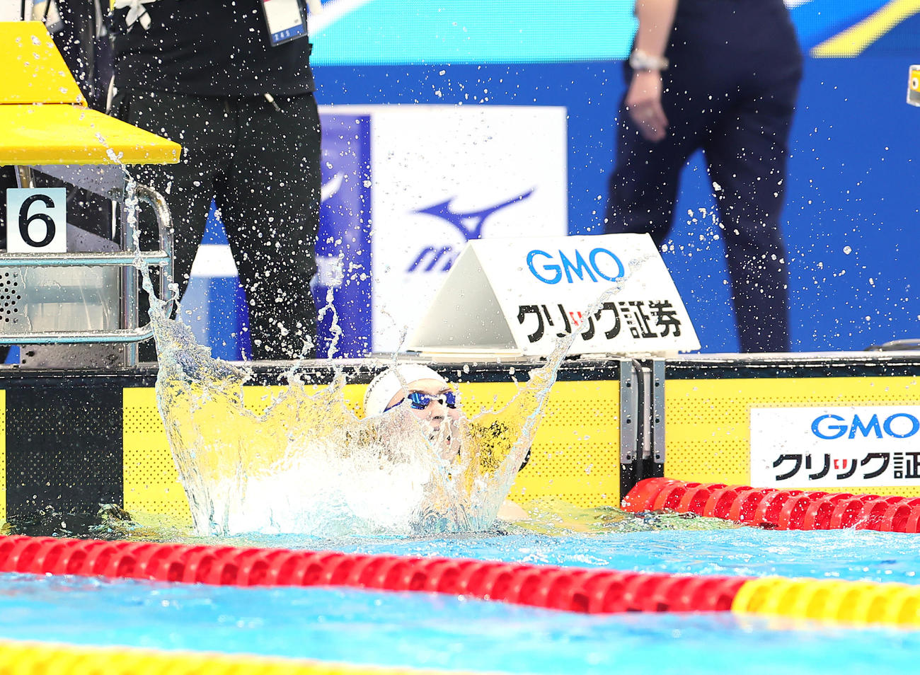 女子100メートルバタフライ決勝で優勝した池江（撮影・足立雅史）