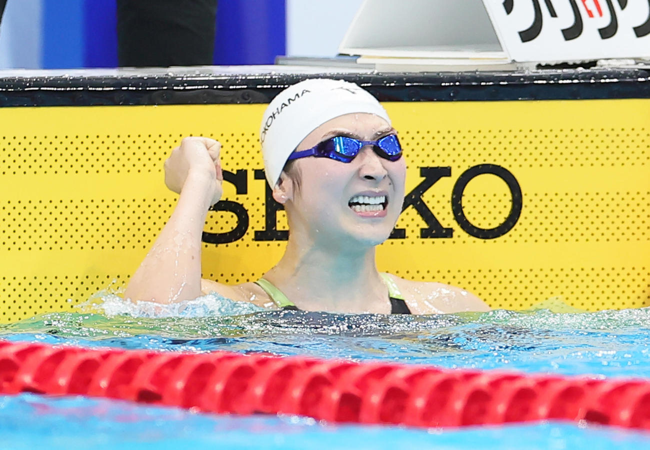 女子100メートルバタフライ決勝で優勝した池江（撮影・足立雅史）