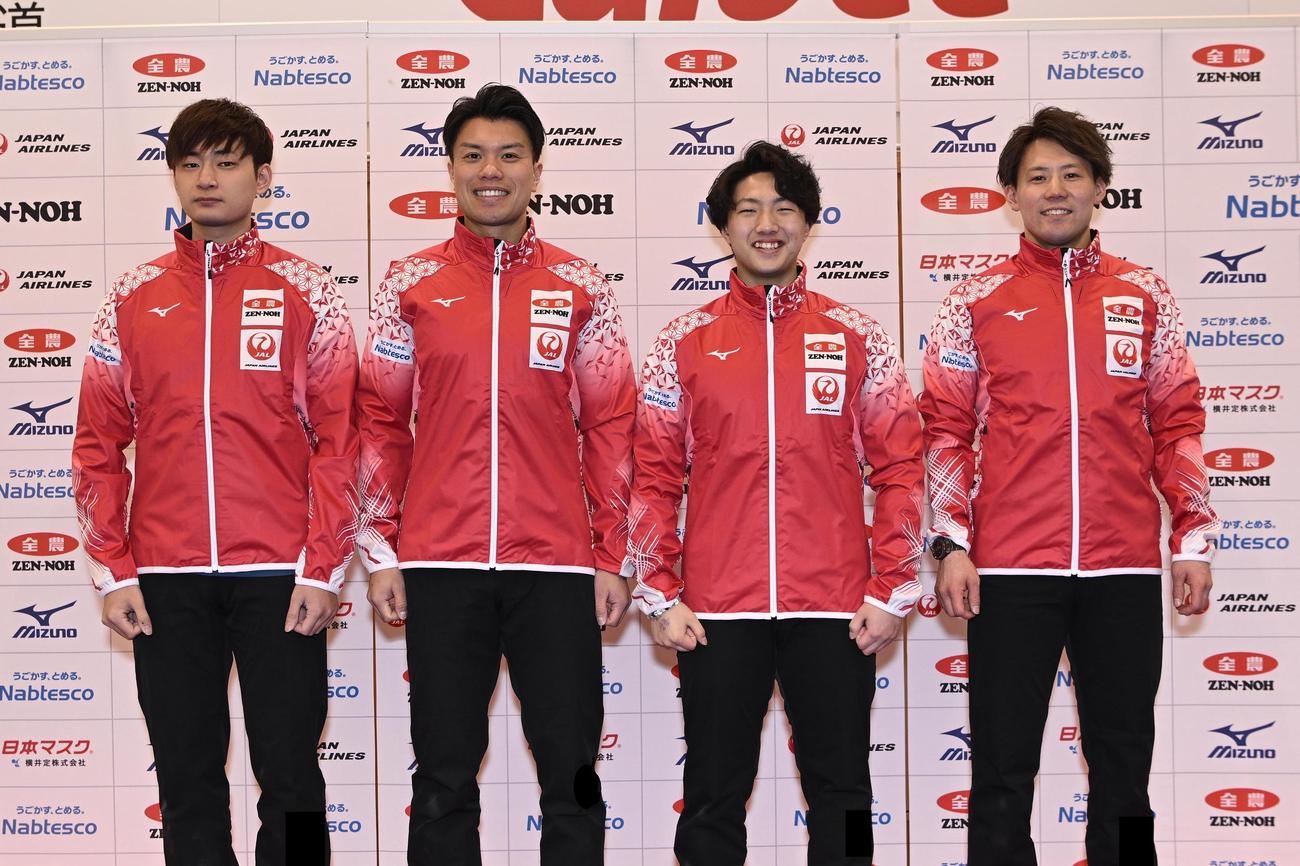 世界選手権に出場する左からカーリング男子日本代表の柳澤、山口、山本、小泉（C）JAC IDE