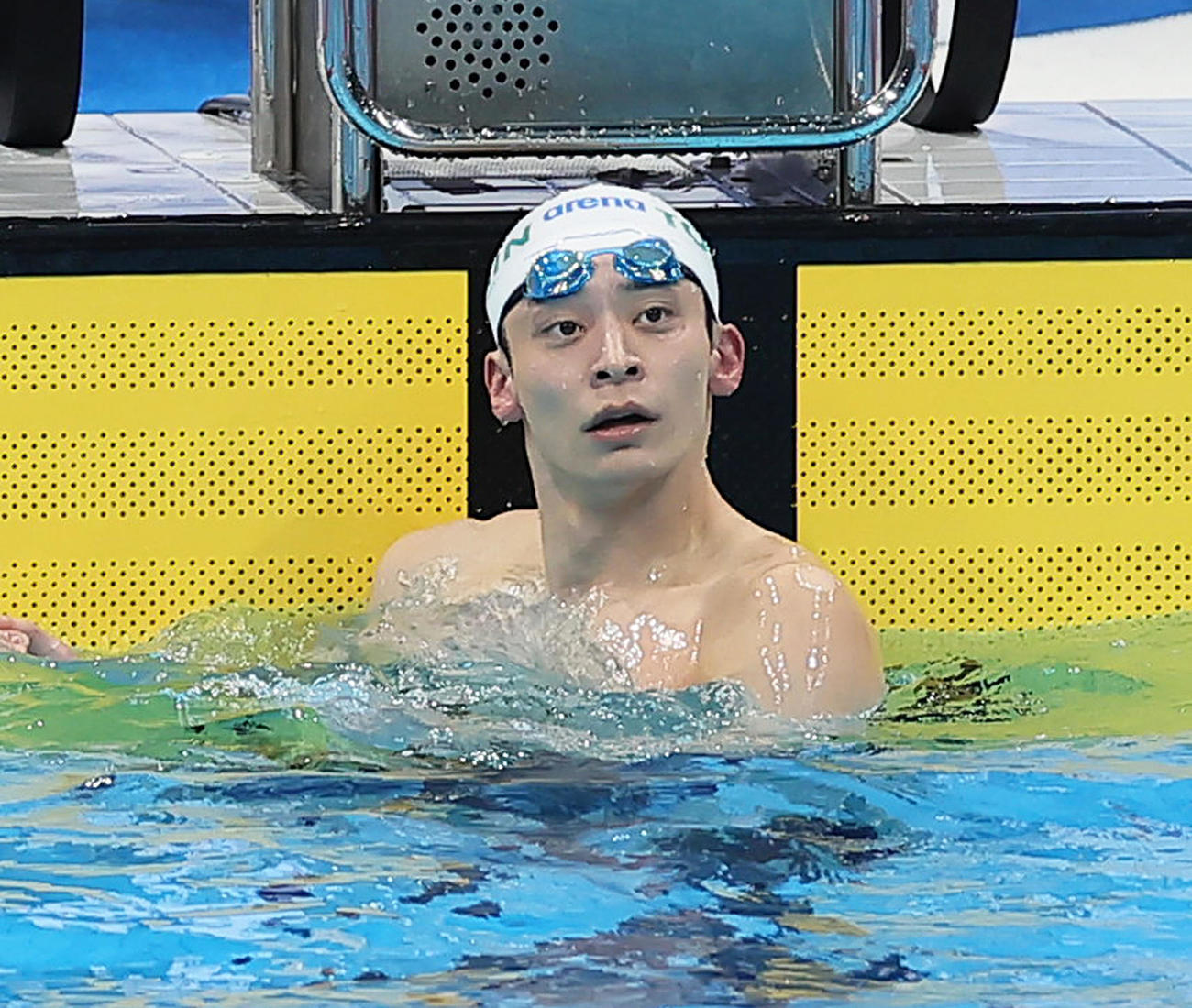 男子100メートル背泳ぎ予選を全体の1位で通過した入江（撮影・足立雅史）