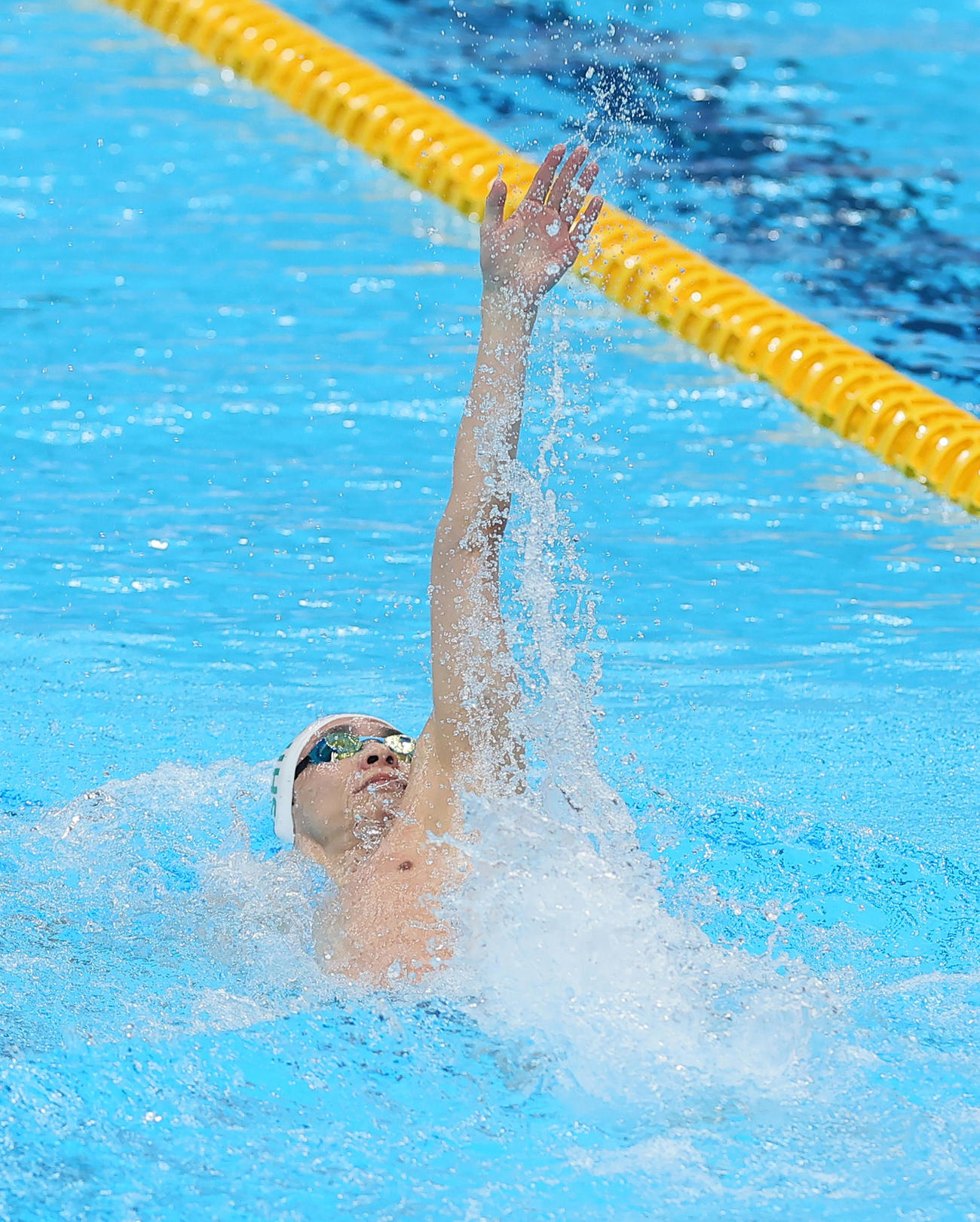 男子100メートル背泳ぎ予選を全体の1位で通過した入江（撮影・足立雅史）